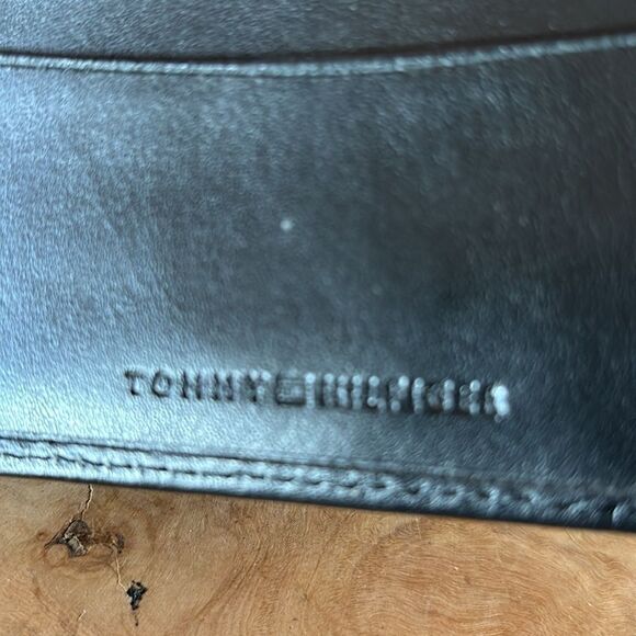Tommy Hilfiger Men's Passcase Wallet with Removable ID Window - Picture 7 of 8